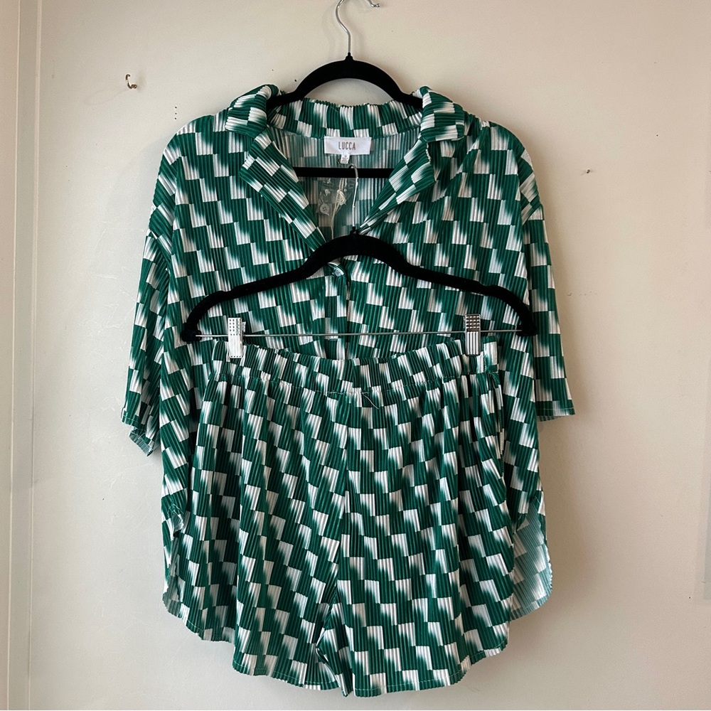 Green Ribbed Button-Front Top & Shorts Set - Picture 2 of 9